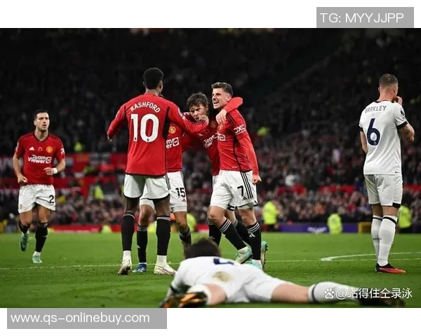 曼联在12月份英超赛场表现不佳近14场比赛输掉9场引发关注