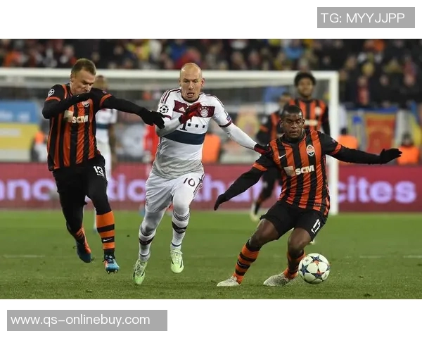 拜仁海报热身欧冠对决巴黎罗贝里小猪同框伊布小罗回忆重温