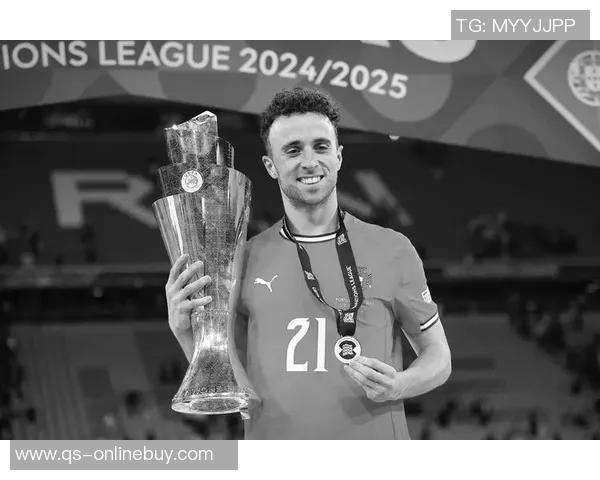 约克雷斯荣膺欧国联最佳射手奖杯以9球领跑射手榜展现卓越实力