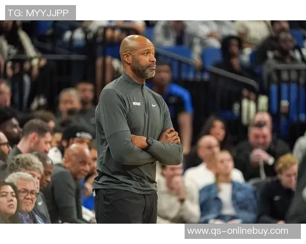 内线核心表现出色科内特半场高效贡献8分4板1帽助球队领先 内线核心表现出色科内特半场高效贡献8分4板1帽助球队领先